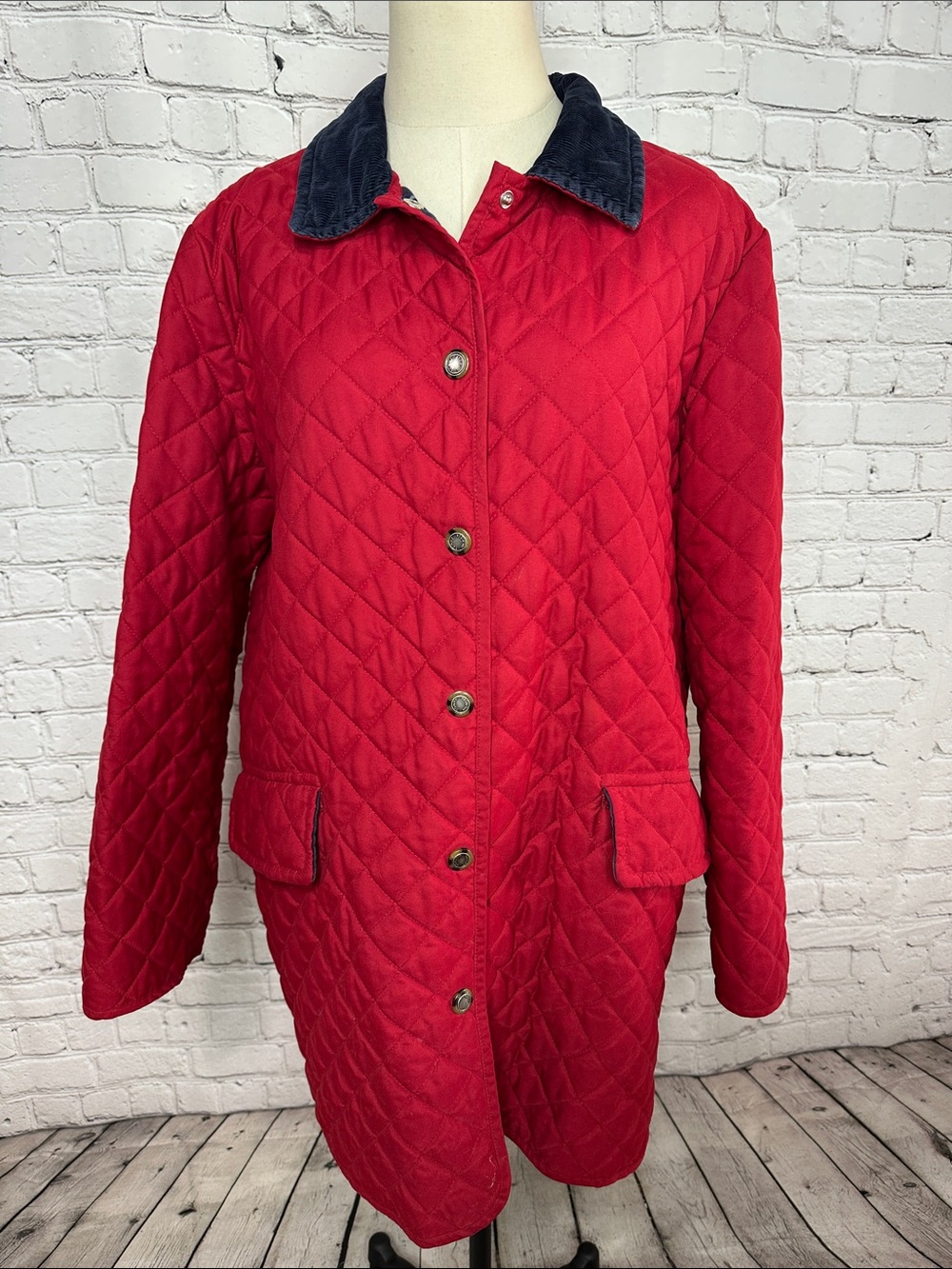 Y2K Tommy Hilfiger Women’s XL Red Quilted Barn Coat Plaid Lined Corduroy Collar